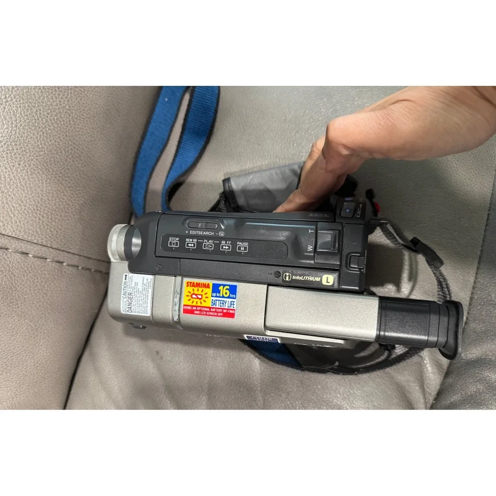 Sony Handycam Vision CCD-TRV37 Video 8 XR Camcorder 200x Digital Zoom NightShot